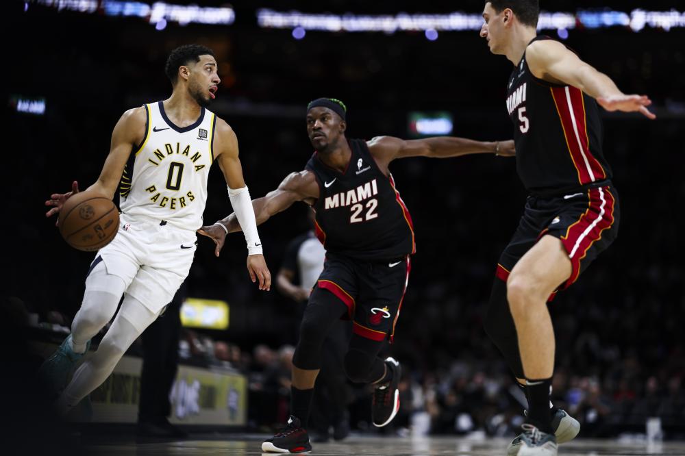 在锋线上竞 在锋线上竞