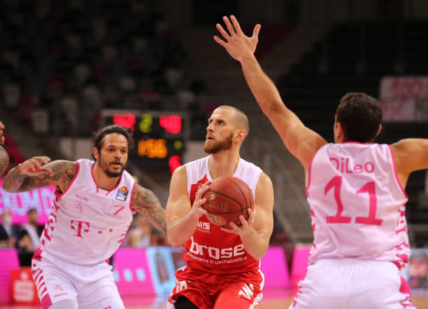 虽然揭幕战 虽然揭幕战